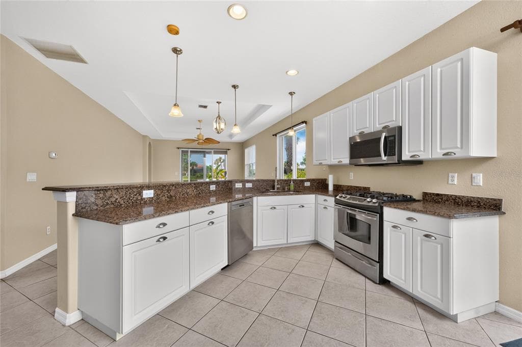 246 MESTRE PLACE photo 18