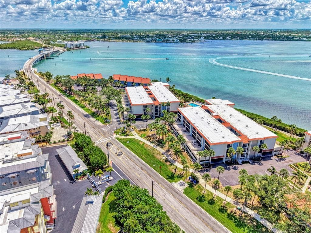 1551 BEACH ROAD 309 photo 7