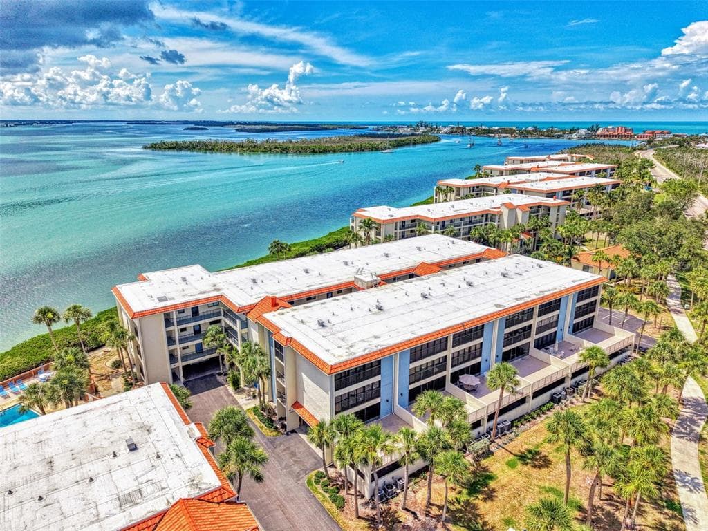 1551 BEACH ROAD 309 photo 9