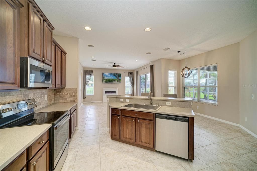 12626 30TH STREET CIRCLE E photo 5