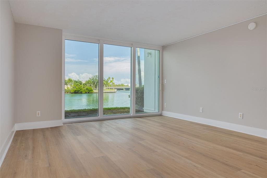 7425 BAY ISLAND DRIVE S 107 photo 18
