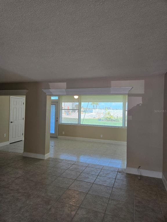 1868 SHORE DRIVE S 102 photo 22