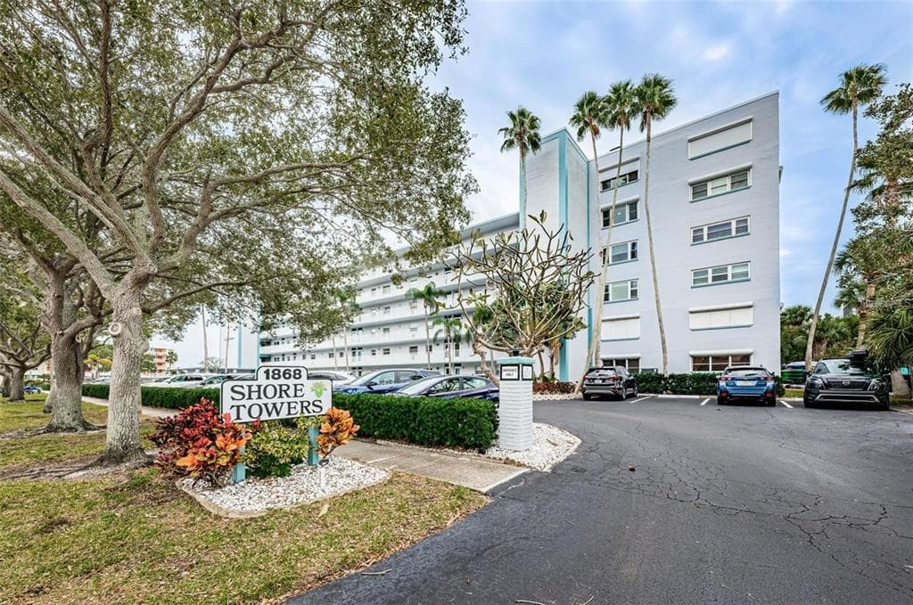1868 SHORE DRIVE S #102 3