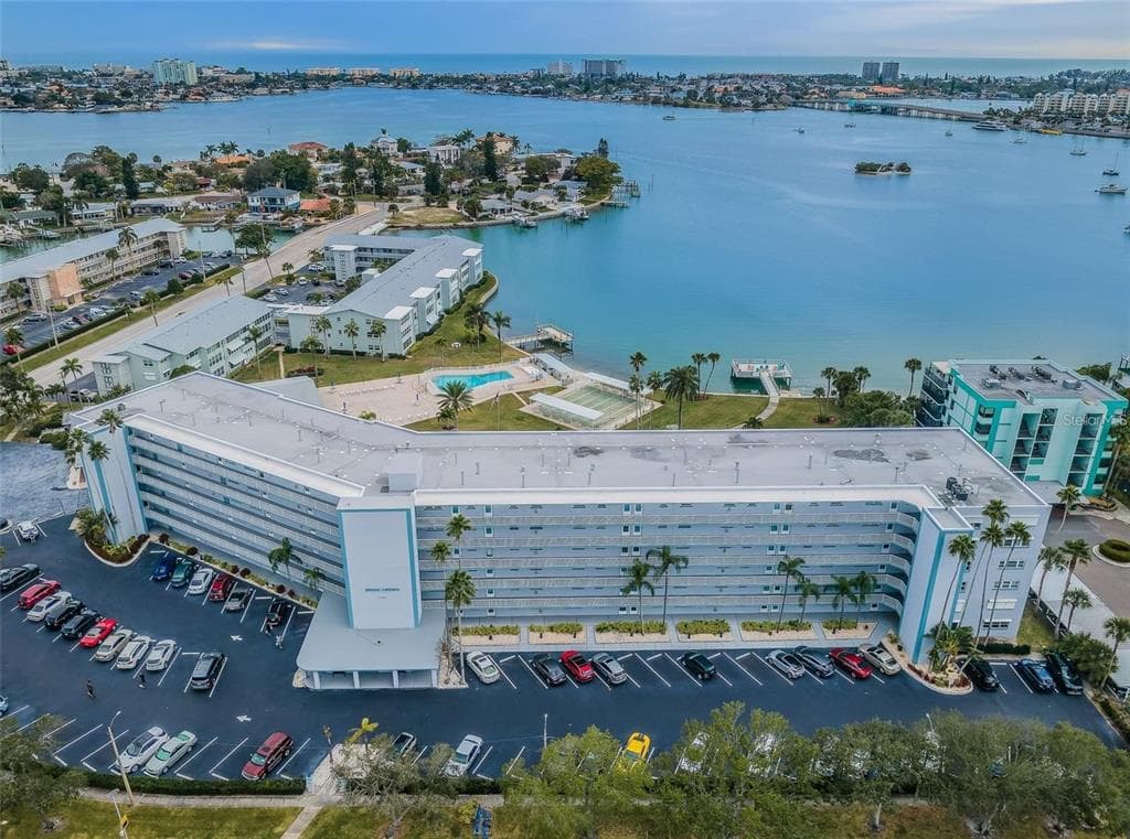 1868 SHORE DRIVE S #102 1