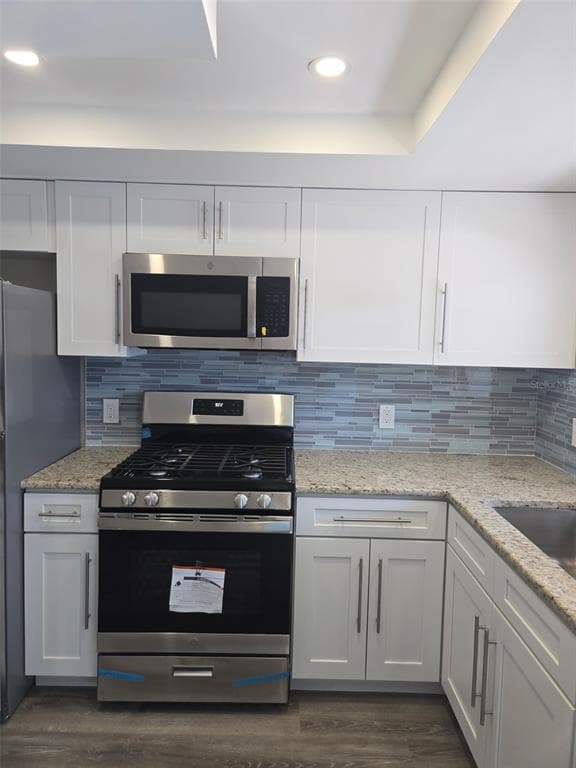 1868 SHORE DRIVE S 102 photo 18