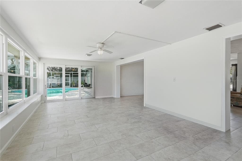 404 LAUREL LANE photo 22