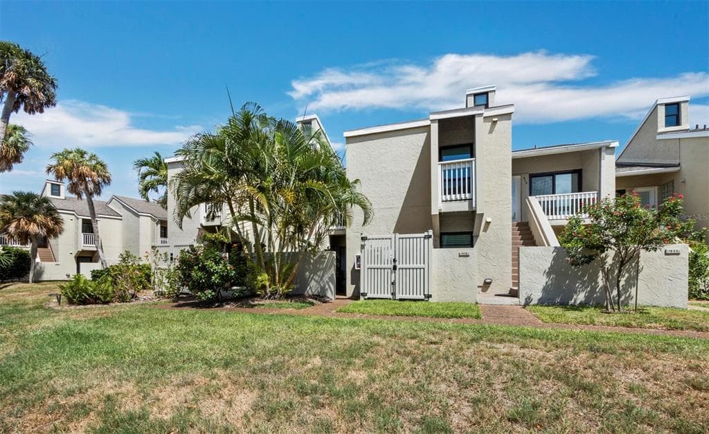 5260 GULF OF MEXICO DRIVE 413 photo 1