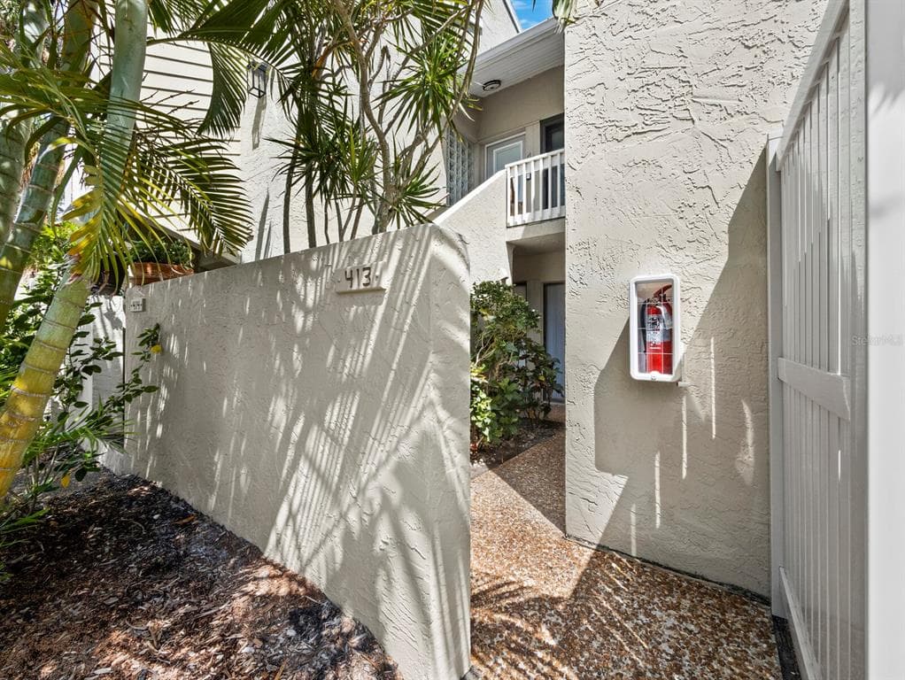 5260 GULF OF MEXICO DRIVE 413 photo 4