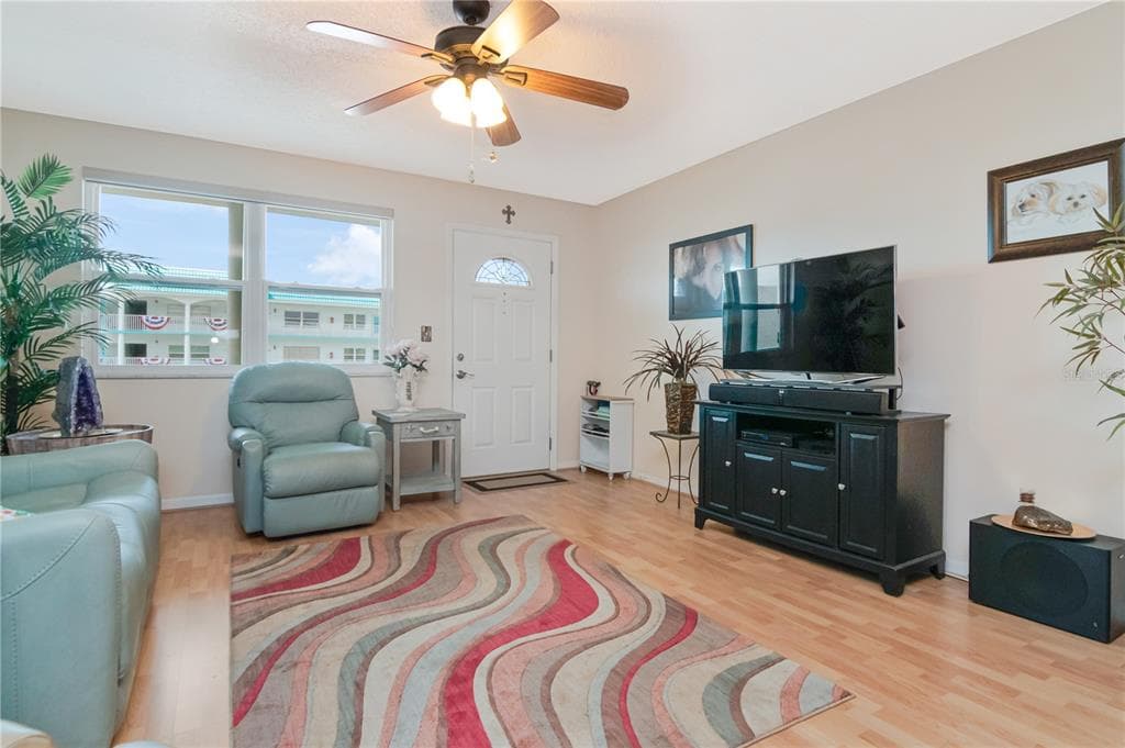5935 30 AVENUE S 206 photo 3