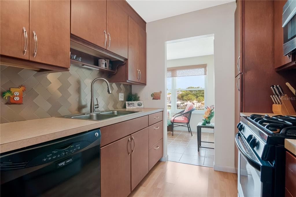 5935 30 AVENUE S 206 photo 21