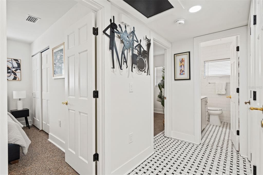 308 E HOLLYWOOD STREET photo 23