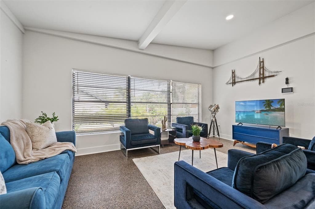 308 E HOLLYWOOD STREET photo 8