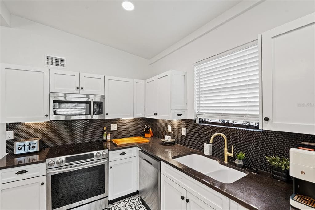 308 E HOLLYWOOD STREET photo 21