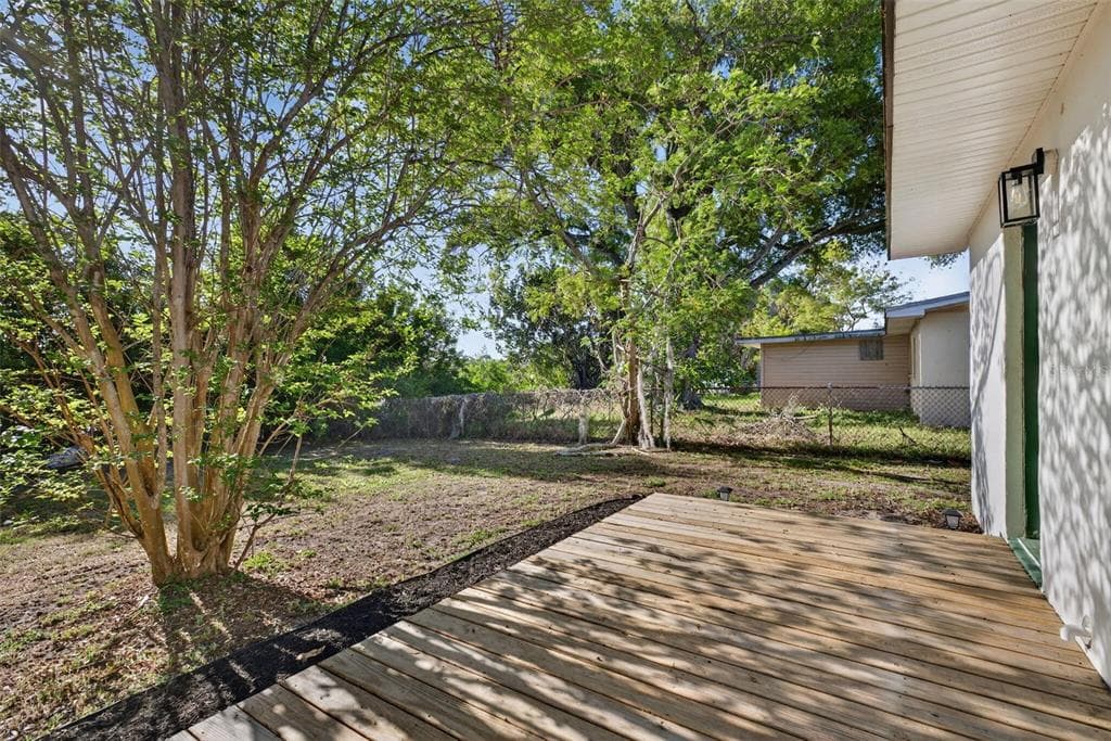 413 COUNTRY CLUB DRIVE photo 23