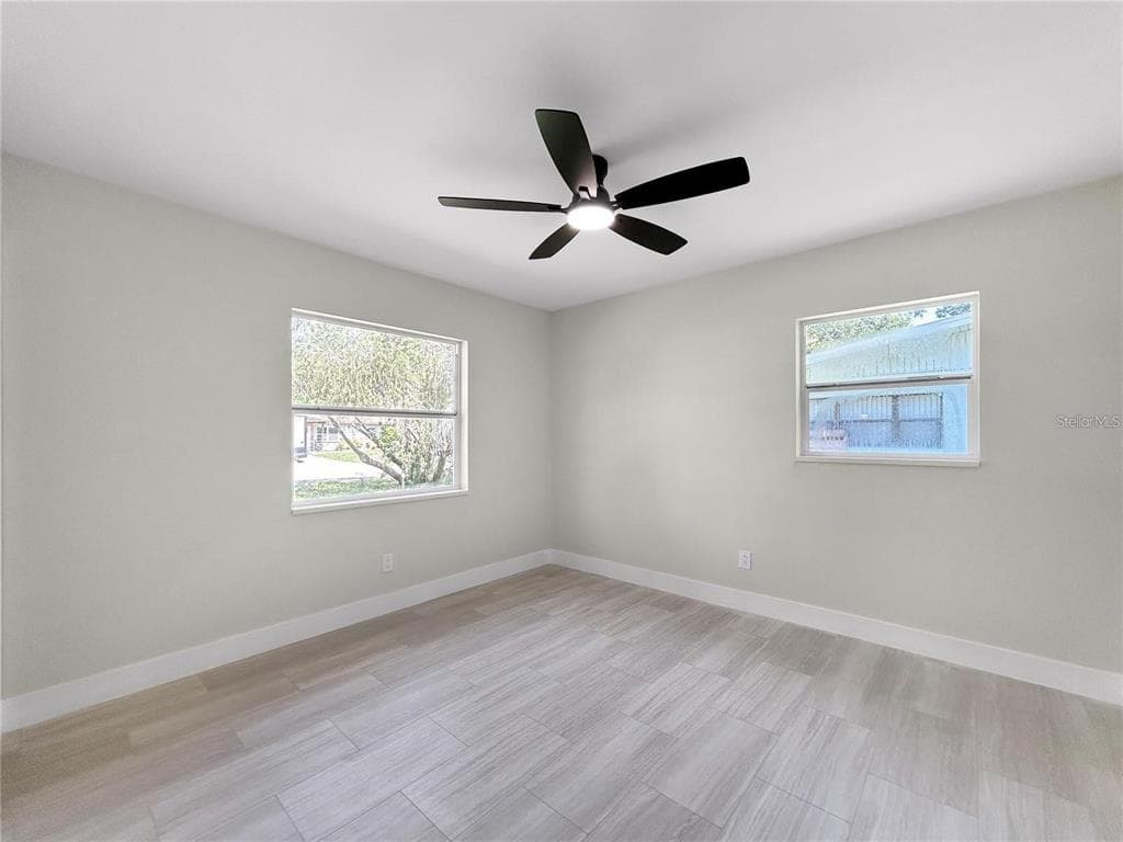 413 COUNTRY CLUB DRIVE photo 11