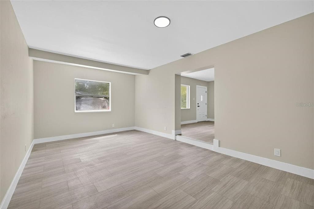 413 COUNTRY CLUB DRIVE photo 4