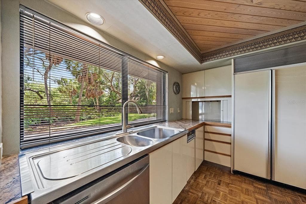 6841 PORTER ROAD photo 13