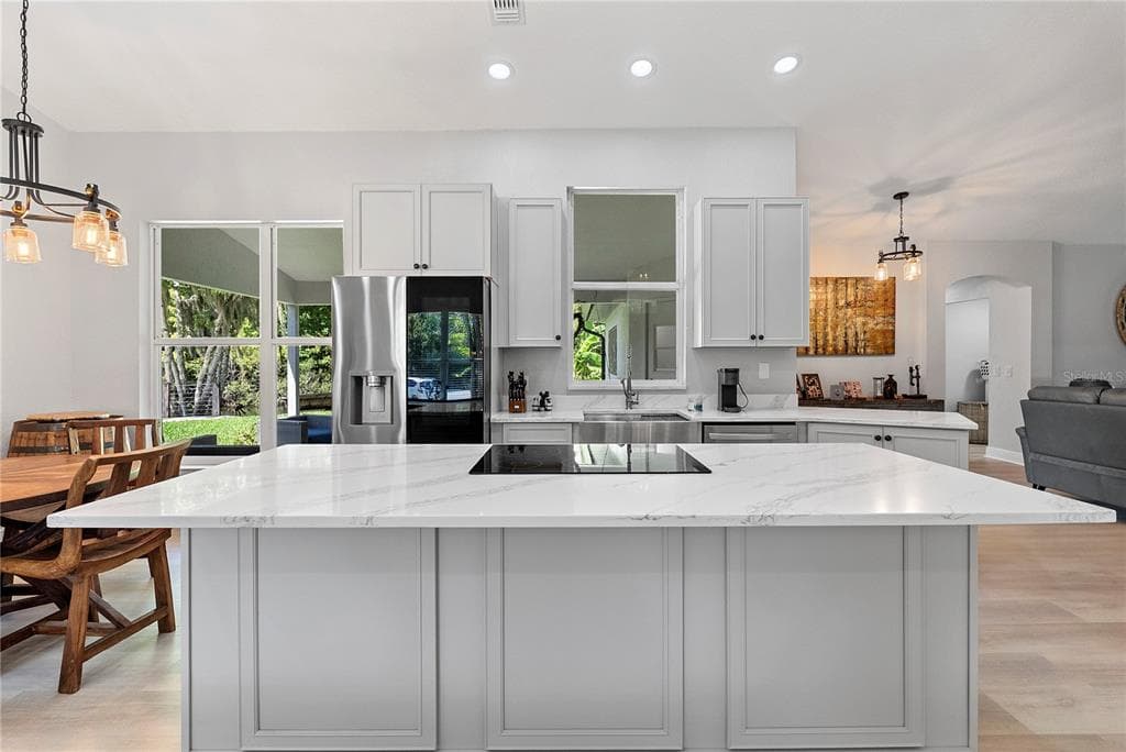 427 PENDREY DRIVE photo 6