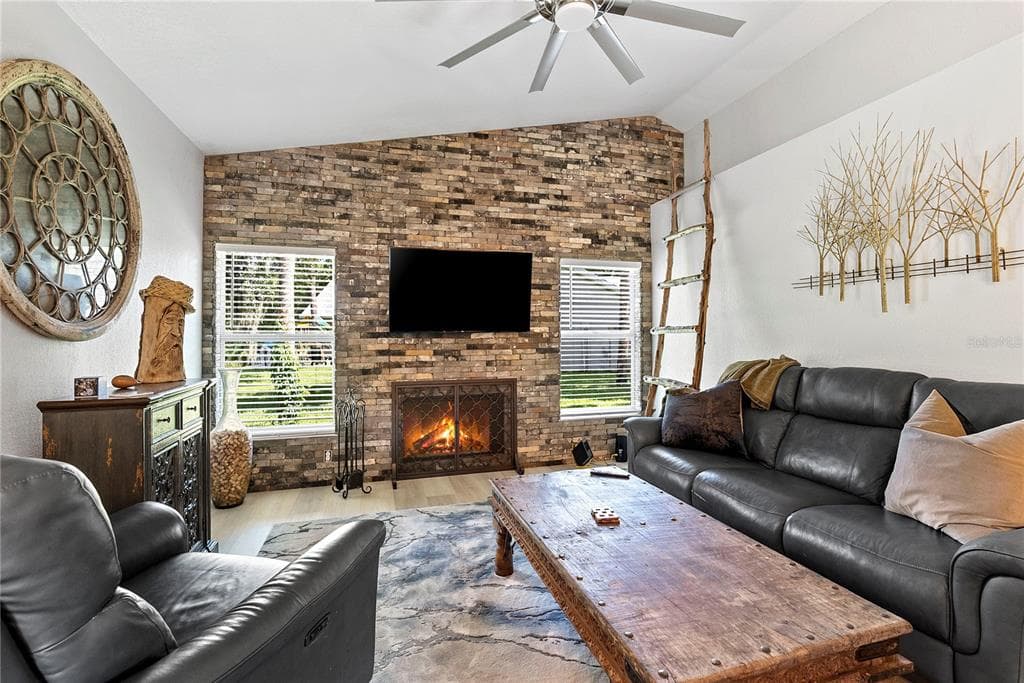 427 PENDREY DRIVE photo 14