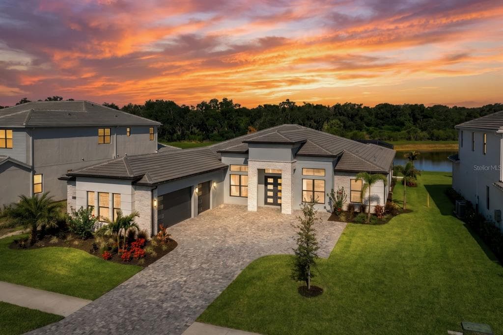 2428 WATERFRONT CIRCLE photo 1