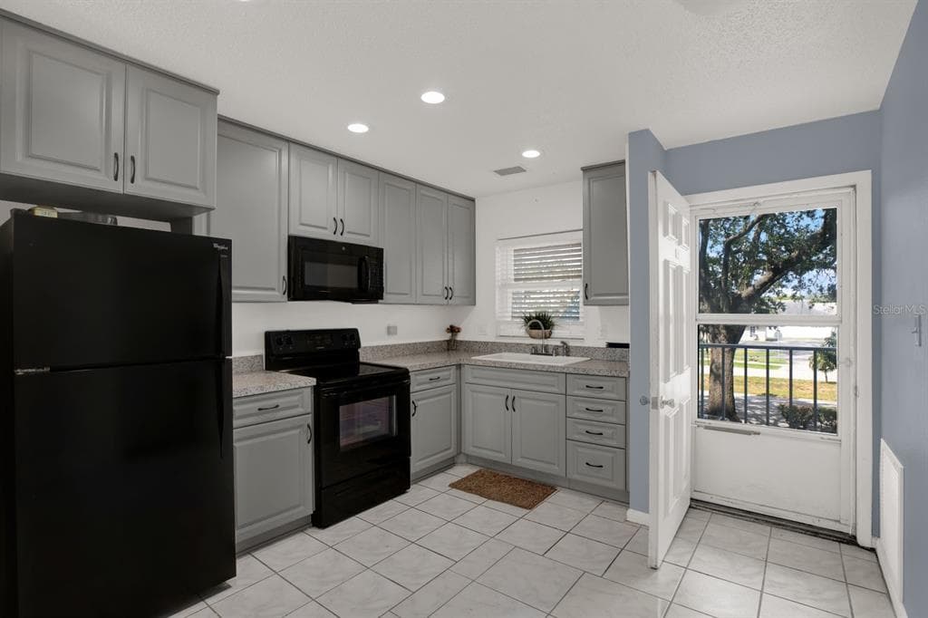 4939 FLORAMAR TERRACE 204 photo 3