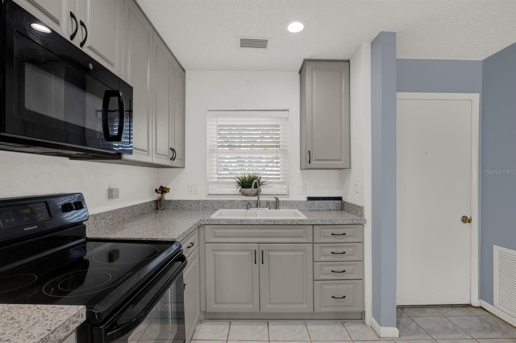 4939 FLORAMAR TERRACE 204 photo 4