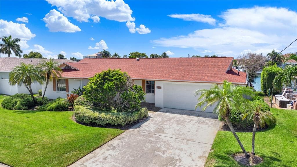 411 PALM ISLAND NE photo 2