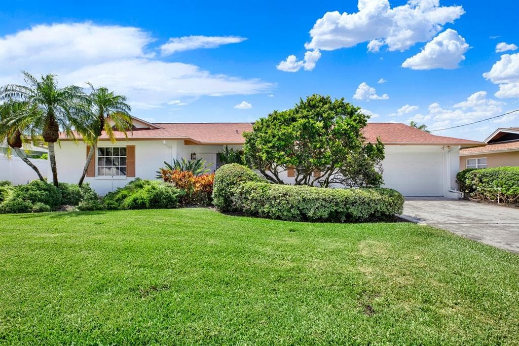 411 PALM ISLAND NE photo 1
