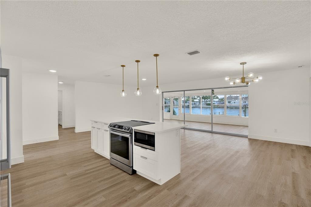 411 PALM ISLAND NE photo 8