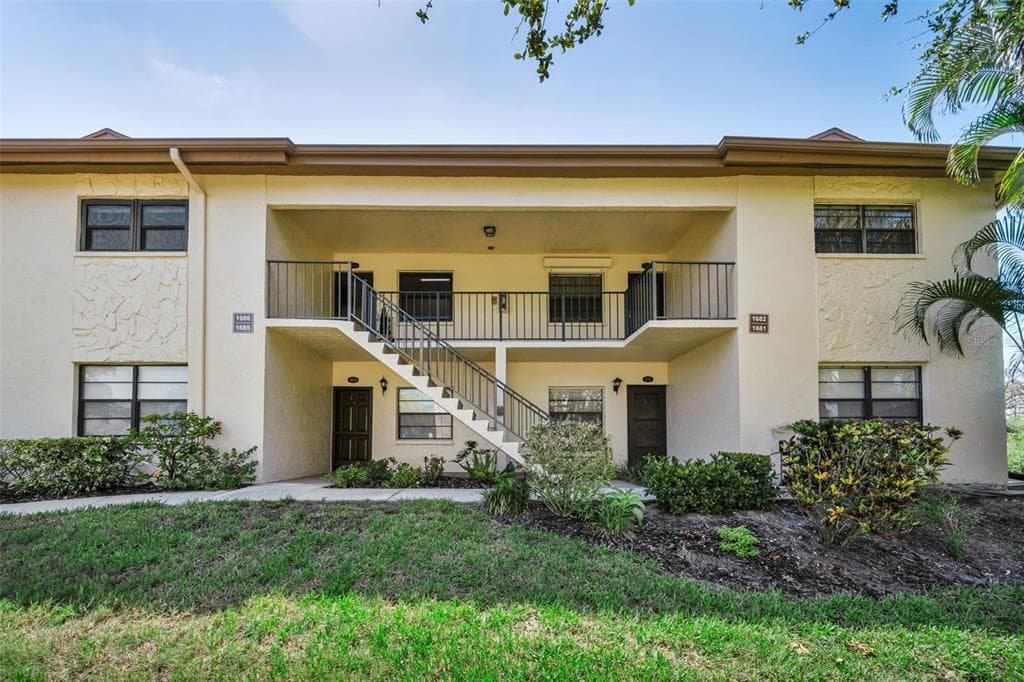 1686 SEASCAPE CIRCLE 2