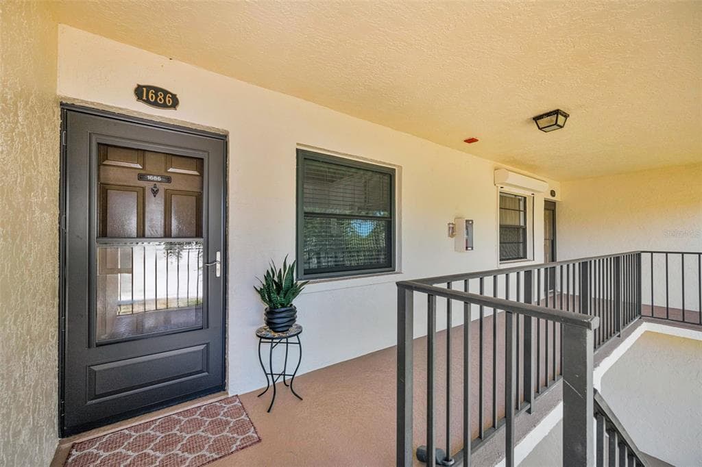 1686 SEASCAPE CIRCLE 5