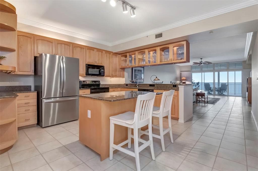 2 15TH AVENUE 303 photo 9