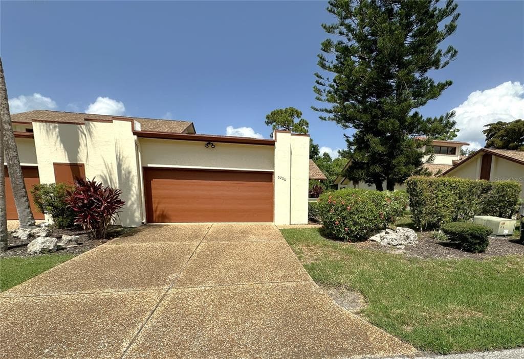6206 COURTSIDE DRIVE photo 2