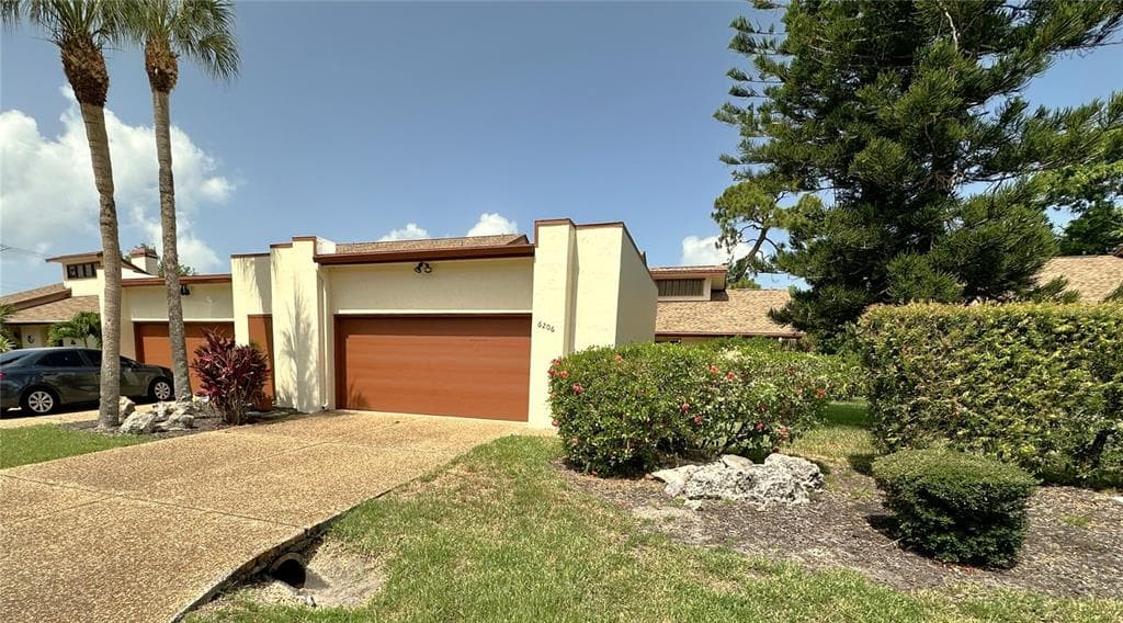 6206 COURTSIDE DRIVE photo 1