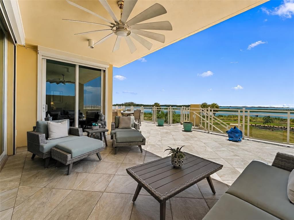 795 COLLANY ROAD 204 photo 10