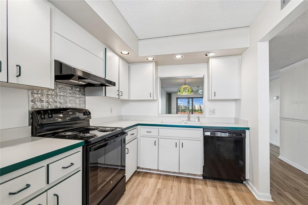 7600 SUN ISLAND DRIVE S 603 photo 12
