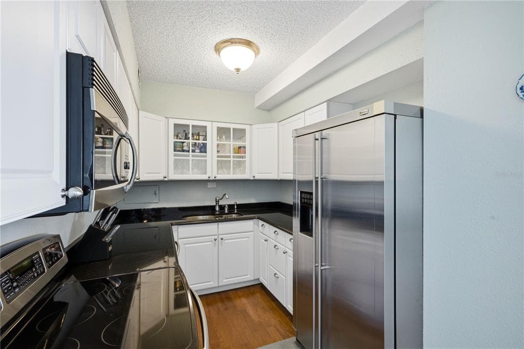31 ISLAND WAY 1404 photo 14