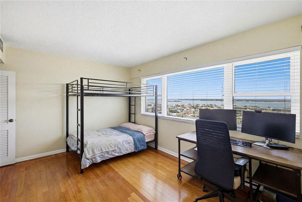 31 ISLAND WAY 1404 photo 21