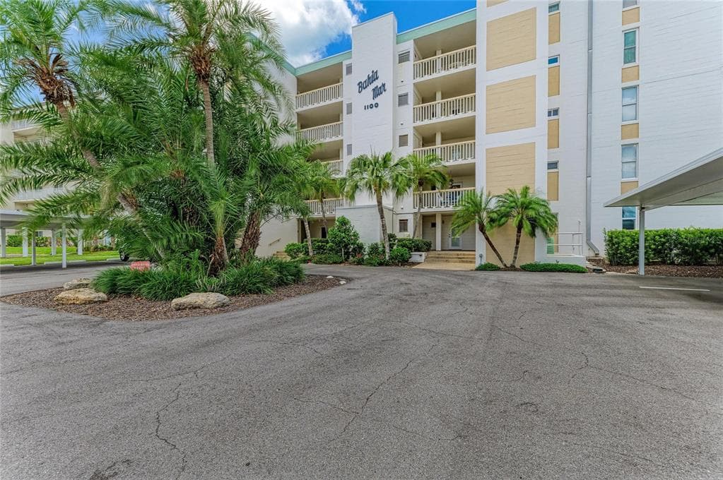 1100 TARPON CENTER DRIVE 104 photo 7