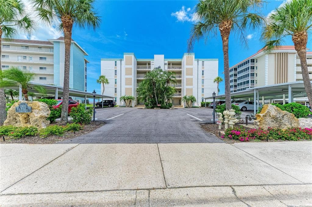 1100 TARPON CENTER DRIVE 104 photo 5