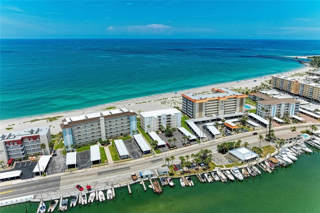 1100 TARPON CENTER DRIVE 104 photo 4
