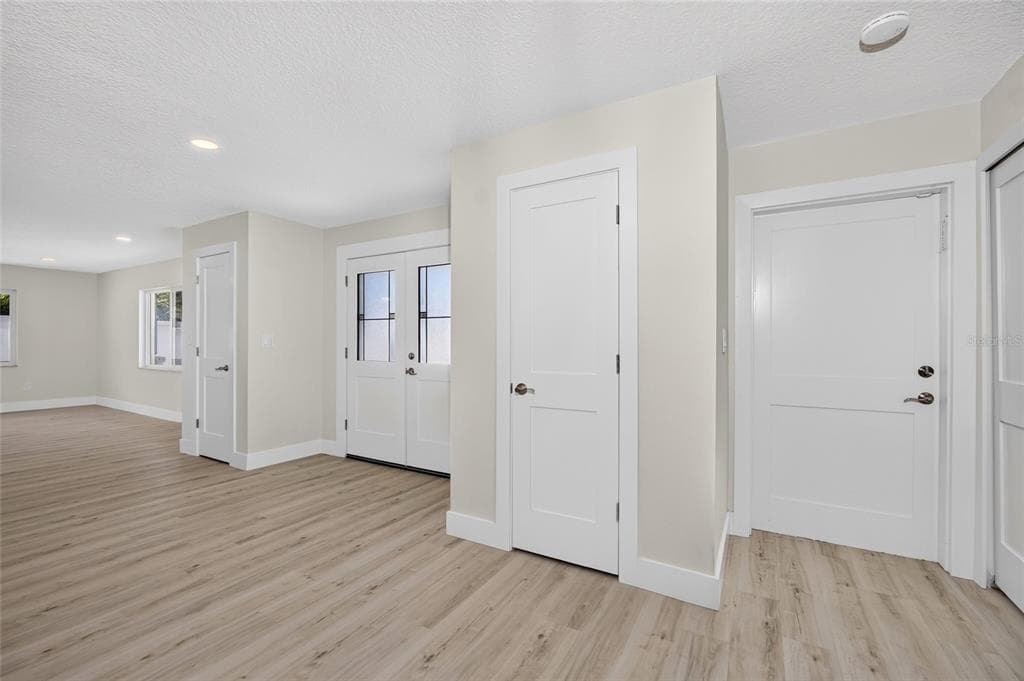 1225 HOFFNER AVENUE photo 4