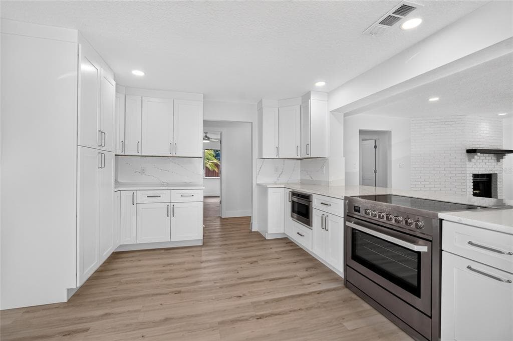 1225 HOFFNER AVENUE photo 8