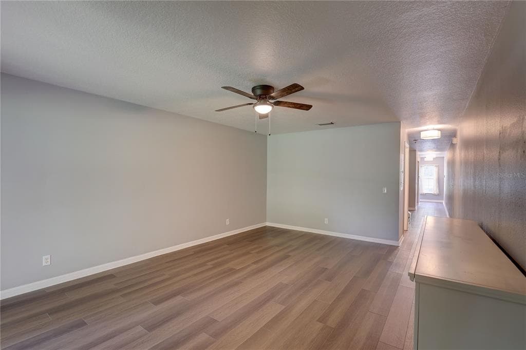 9516 CHARLESBERG DRIVE photo 17
