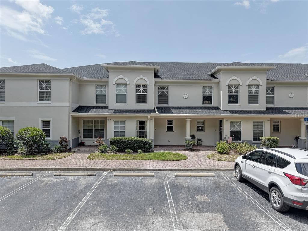 9516 CHARLESBERG DRIVE photo 1