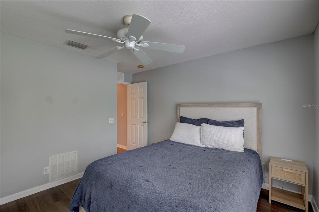 9516 CHARLESBERG DRIVE photo 5