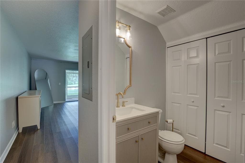 9516 CHARLESBERG DRIVE photo 20
