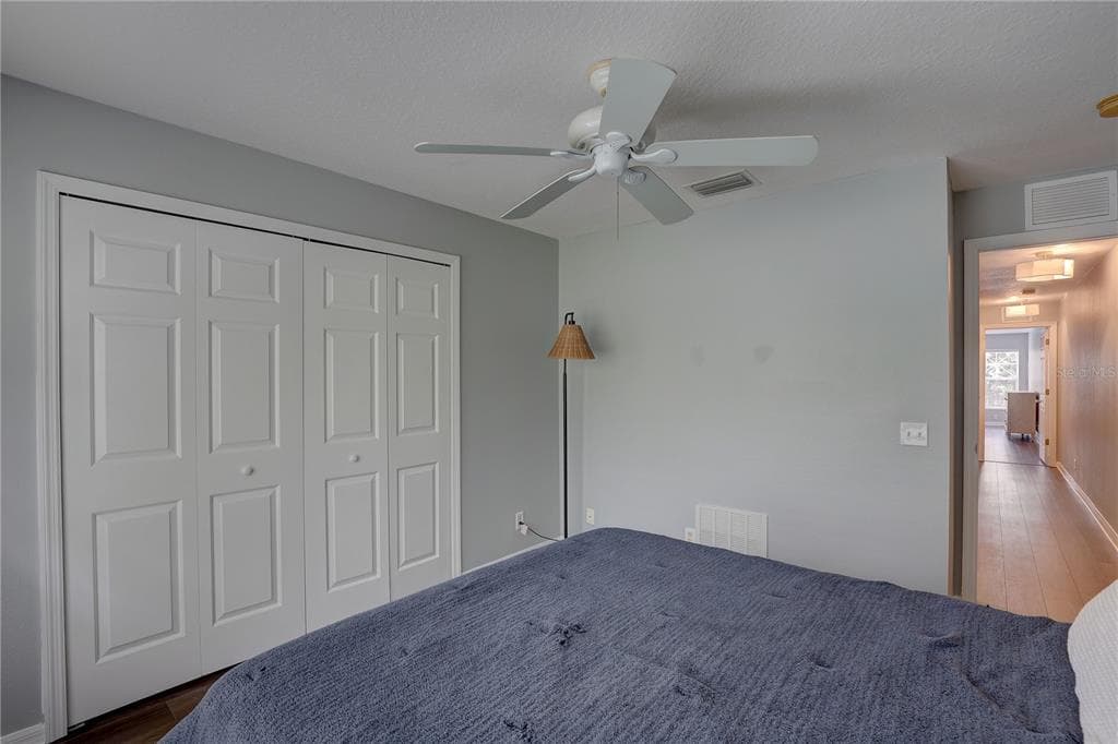 9516 CHARLESBERG DRIVE photo 4