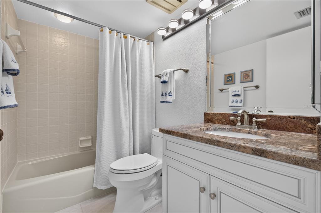 690 ISLAND WAY 909 photo 24