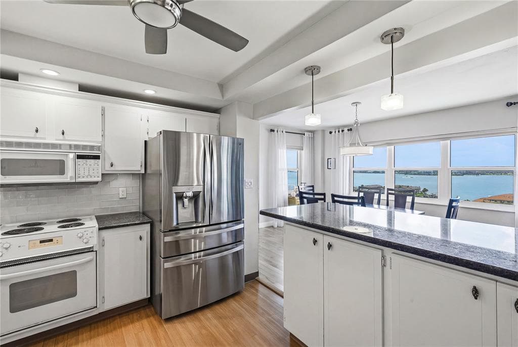 1621 GULF BOULEVARD 1408 photo 17